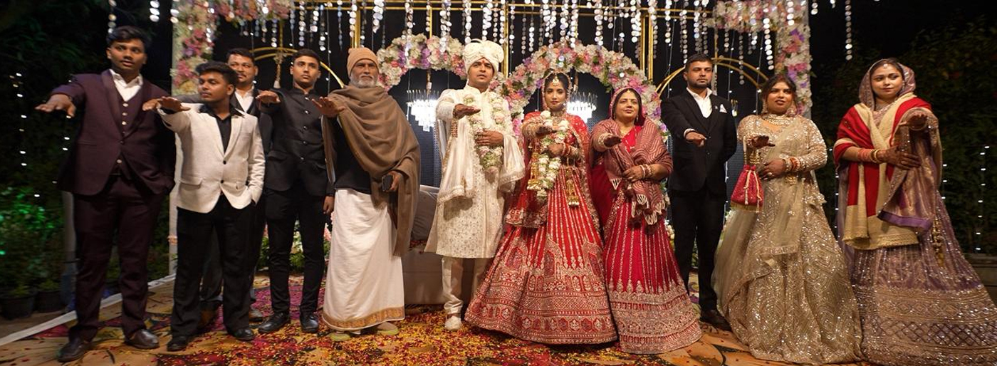 सात फेरों से पहले शहीद भगत सिंह सेवा समिति के अध्यक्ष सुजीत द्विवेदी की बेटी ने घरातियों और बारातियों को दिलाई नशा मुक्ति की शपथ |